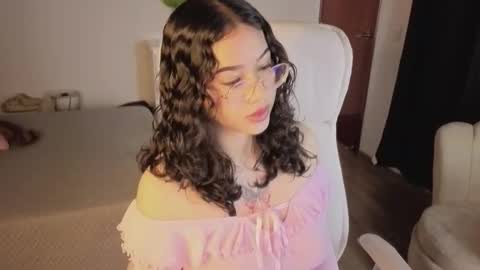 renaxi_smith online show from October 2025 07:46:02 PM