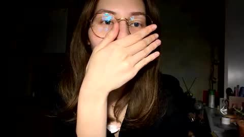 Mia online show from March 2026 04:21:02 PM