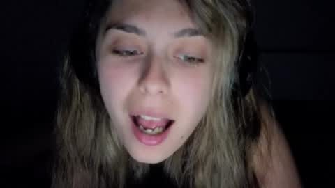 renee_loah online show from May 2026 11:22:02 PM
