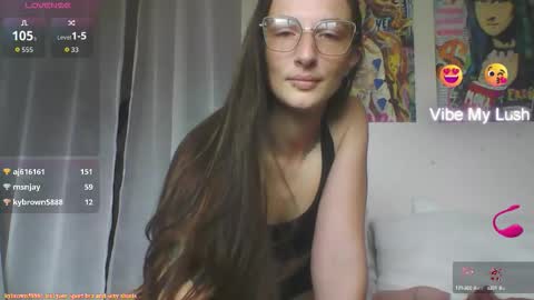 Snapshot of reneeluvs chatting on September 2025 06:02:02 AM Reneeluvs online show from September 2025 06:02:02 AM