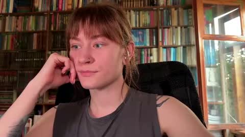 Snapshot of retromarie chatting on May 2026 04:06:01 AM Rie online show from May 2026 04:06:01 AM