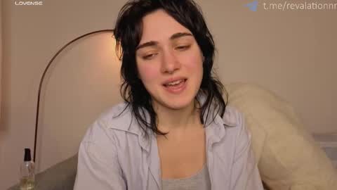 Ewiwi online show from November 2025 05:35:01 PM