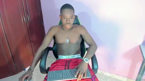 Snapshot of rey_bbc chatting on May 2026 12:00:02 PM rey_bbc online show from May 2026 12:00:02 PM