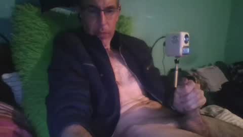 reyes_albert2006 online show from April 2026 08:52:02 AM