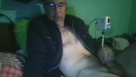 Snapshot of reyes_albert2006 chatting on April 2026 06:10:01 PM reyes_albert2006 online show from April 2026 06:10:01 PM