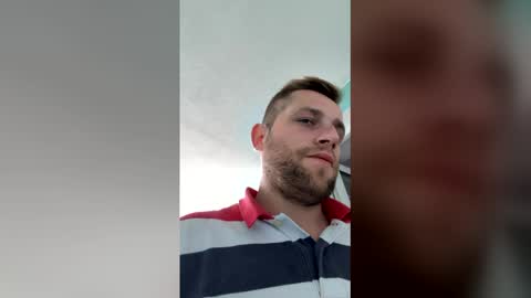 Snapshot of reyver94 chatting on May 2026 07:37:02 AM reyver94 online show from May 2026 07:37:02 AM