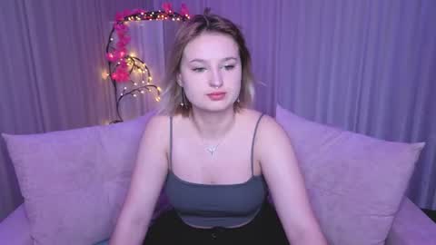 Snapshot of rheamoonn chatting on June 2026 12:49:01 AM Grace online show from June 2026 12:49:01 AM