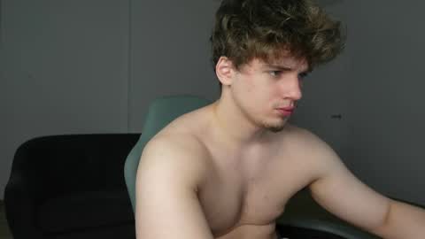 Snapshot of ricky_becko chatting on April 2026 03:48:02 AM RICKY BECKO online show from April 2026 03:48:02 AM