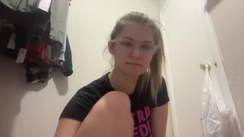 riley_ray69 online show from February 2026 03:30:01 PM