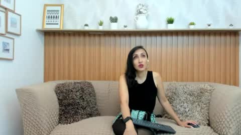 Snapshot of riley_reid_milf chatting on June 2026 01:15:02 PM Oriana online show from June 2026 01:15:02 PM
