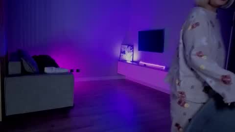 rileymee online show from November 2025 03:05:02 AM