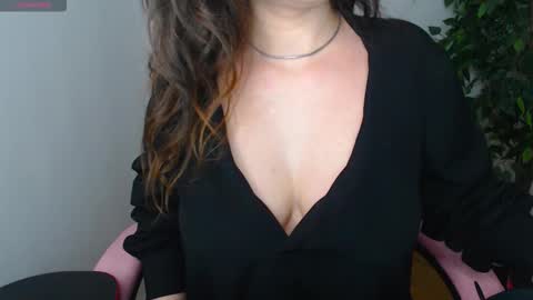 Snapshot of ripe_cherries chatting on September 2025 08:22:02 PM Ripe cherries online show from September 2025 08:22:02 PM