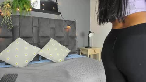 RIRI  online show from October 2025 07:56:01 PM