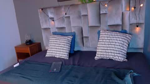 RIRI  online show from November 2025 08:07:02 PM