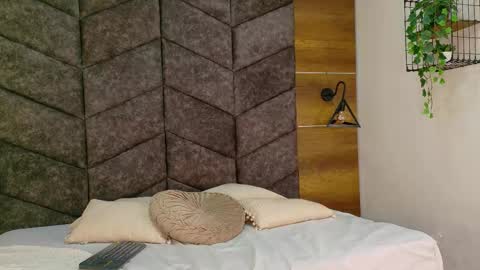 RIRI  online show from December 2025 08:14:01 PM