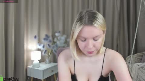 river_stoynee online show from October 2025 05:03:01 PM
