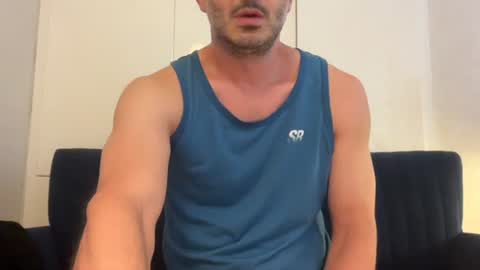 Snapshot of roadbikerider chatting on September 2025 01:00:01 PM 20cm online show from September 2025 01:00:01 PM