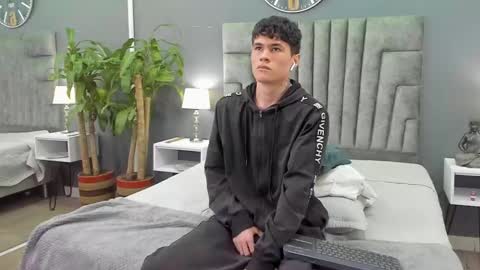 Roan Birkin online show from February 2025 10:21:01 PM