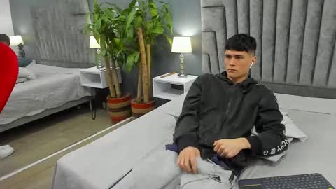 Roan Birkin online show from February 2025 10:21:02 PM