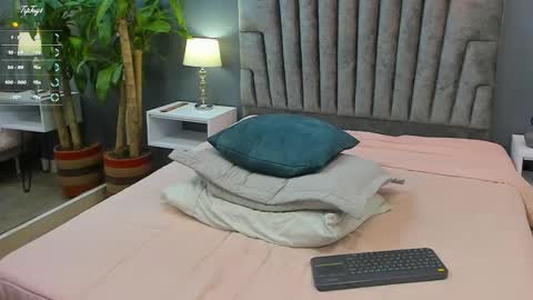 Roan Birkin online show from February 2025 07:31:02 PM