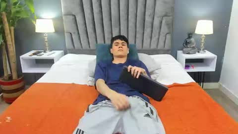 Roan Birkin online show from February 2025 11:43:02 PM