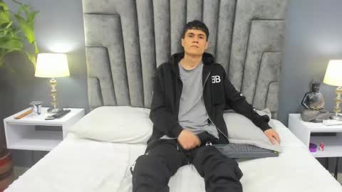 Roan Birkin online show from February 2025 08:38:02 PM