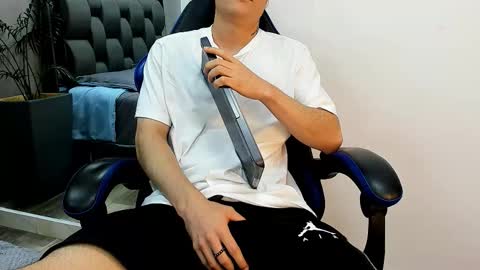 Roan Birkin online show from November 2025 07:14:02 PM