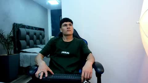 Roan Birkin online show from November 2025 07:23:01 PM