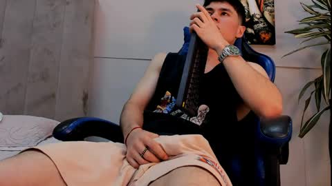 Snapshot of roan_birkin chatting on June 2026 01:28:02 AM Roan Birkin online show from June 2026 01:28:02 AM