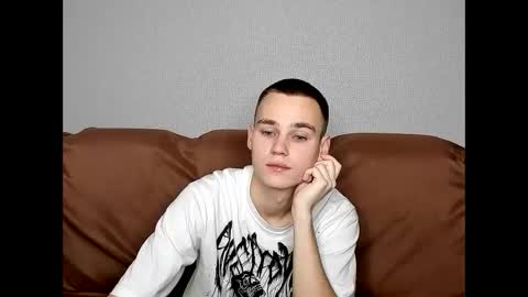 robert10211 online show from November 2025 11:33:01 AM