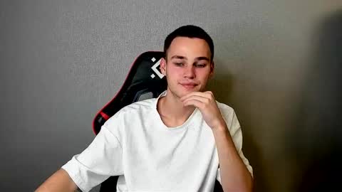 robert10211 online show from November 2025 11:59:02 PM