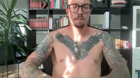 Snapshot of robert_x666 chatting on June 2026 04:44:01 PM robert_x666 online show from June 2026 04:44:01 PM