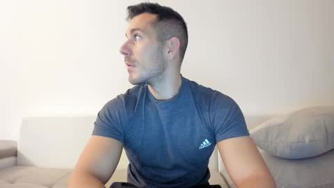 Snapshot of roberto4ever chatting on October 2025 05:16:02 AM roberto4ever online show from October 2025 05:16:02 AM