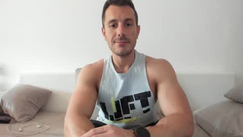 roberto4ever online show from June 2026 11:23:01 AM