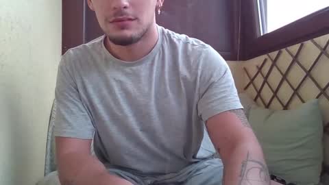 Snapshot of roberto_twink1 chatting on October 2025 12:22:02 PM Roberto online show from October 2025 12:22:02 PM