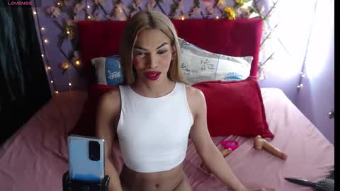 Snapshot of robinsonbaker chatting on February 2026 05:23:02 AM Margot Ferrer online show from February 2026 05:23:02 AM