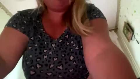 Snapshot of robyn_lea chatting on July 2026 11:52:02 AM Robyn Lea online show from July 2026 11:52:02 AM