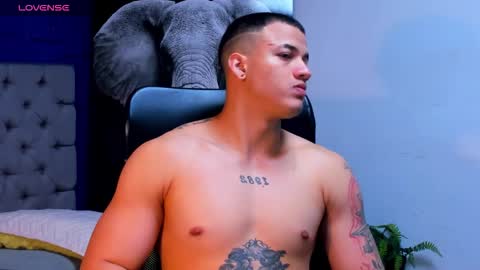 rocco_santos online show from October 2025 11:59:02 PM