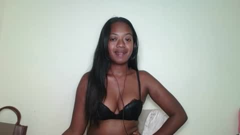 Snapshot of rochellinah chatting on April 2026 01:41:02 PM rochellinah online show from April 2026 01:41:02 PM