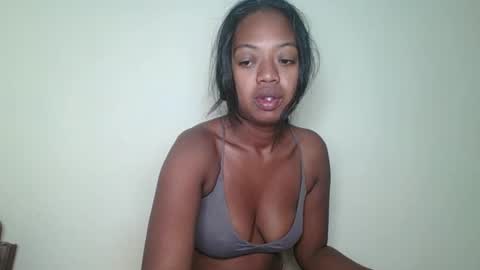 Snapshot of rochellinah chatting on May 2026 01:06:02 PM rochellinah online show from May 2026 01:06:02 PM