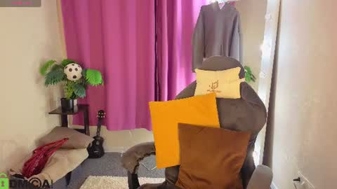 Snapshot of rockett_bunny chatting on June 2026 01:06:01 AM Rockett online show from June 2026 01:06:01 AM