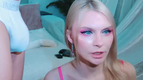 Lina and Den online show from April 2026 11:25:02 AM