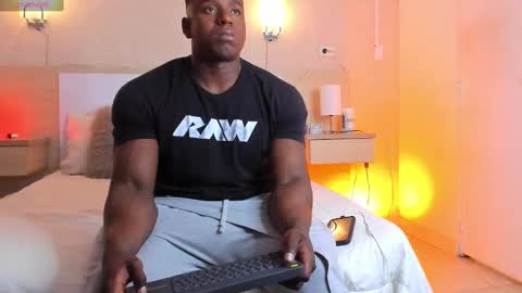 Snapshot of rogger_physique chatting on October 2025 04:03:02 PM Rogger online show from October 2025 04:03:02 PM