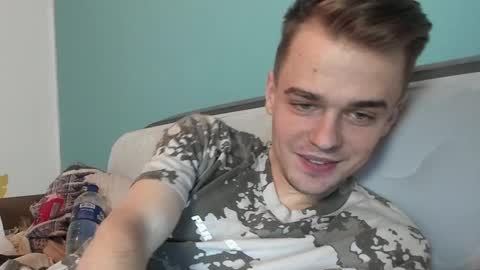 taylor fox online show from October 2025 04:49:02 PM