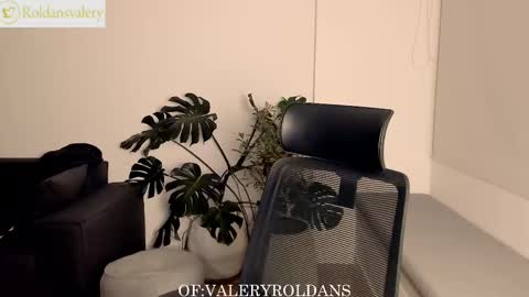 Snapshot of roldansvalery chatting on February 2025 02:21:01 AM Valery Roldans online show from February 2025 02:21:01 AM