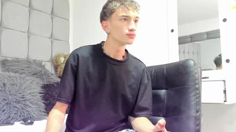 Snapshot of rolito18_ chatting on December 2024 01:08:02 PM twink juli online show from December 2024 01:08:02 PM