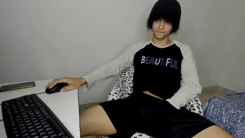 rolling_05 online show from November 2025 12:33:01 AM