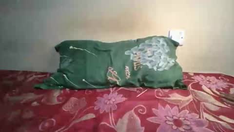 Emma online show from November 2025 07:45:02 PM