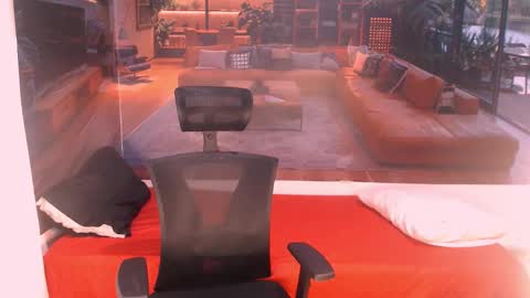 Romeo online show from December 2025 07:11:02 PM