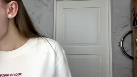 Ketlyn  is here now  help me get 50 thumbs up pls  online show from April 2026 10:09:02 AM